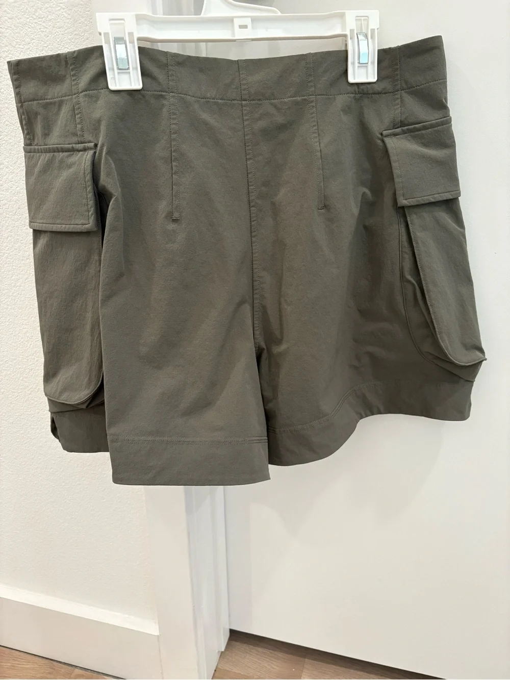 Lululemon Relaxed-Fit Super-High-Rise Cargo short